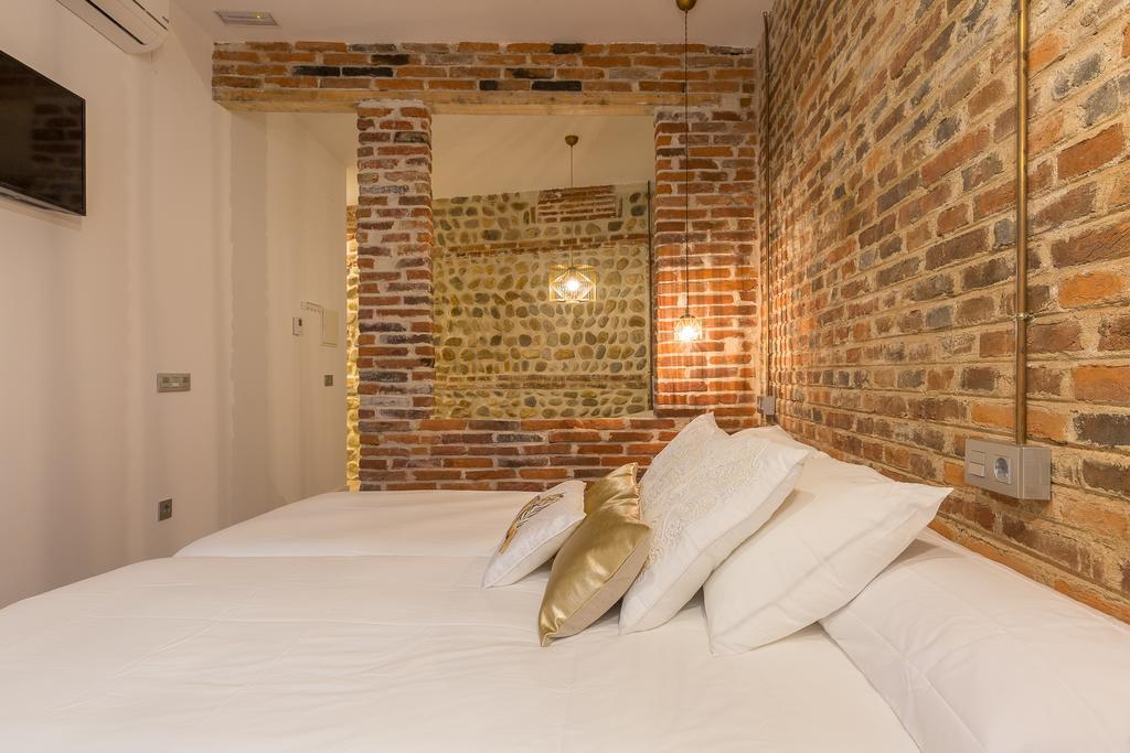 Hotel Albany Ancha León Exterior foto A bedroom at the hotel
